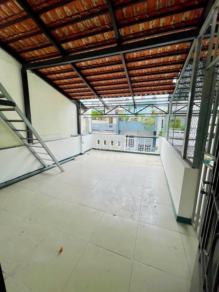 The whole building is 40/3 Lữ Gia Shields of the 10th. Security zone...hhmg
