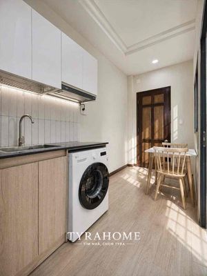 A master bathroom. Full-smoothing machine-smoking machine.