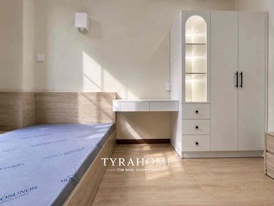 A master bathroom. Full-smoothing machine-smoking machine.
