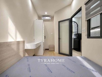 A master bathroom. Full-smoothing machine-smoking machine.
