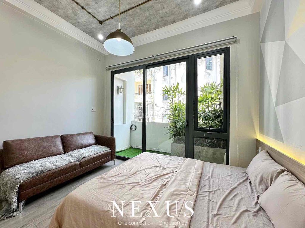 Open the balcony studio full free car service