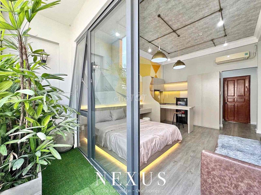 Open the balcony studio full free car service