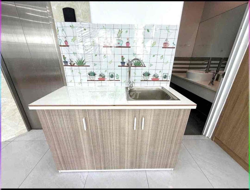 Studio Large Listing Engine Room Full cabinet