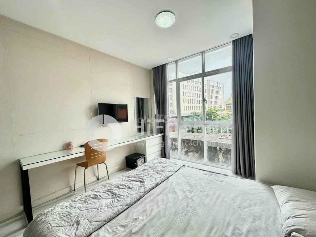 The District studio apartment. A nice, cool, moving window.