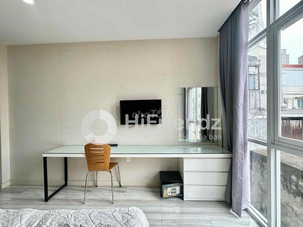 The District studio apartment. A nice, cool, moving window.