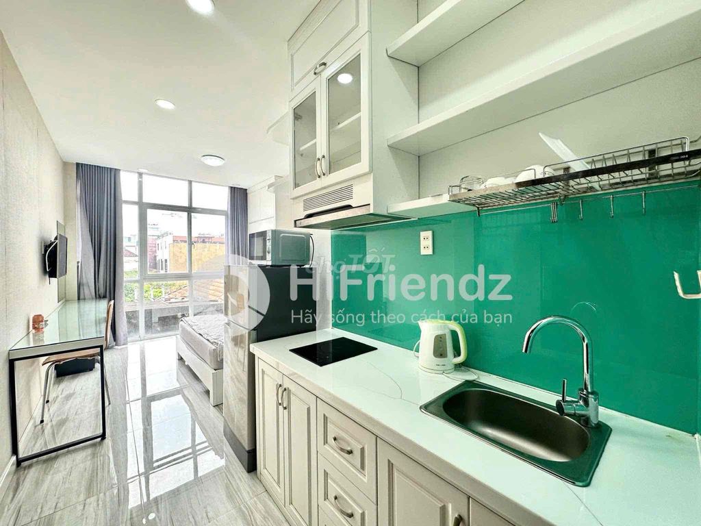 The District studio apartment. A nice, cool, moving window.