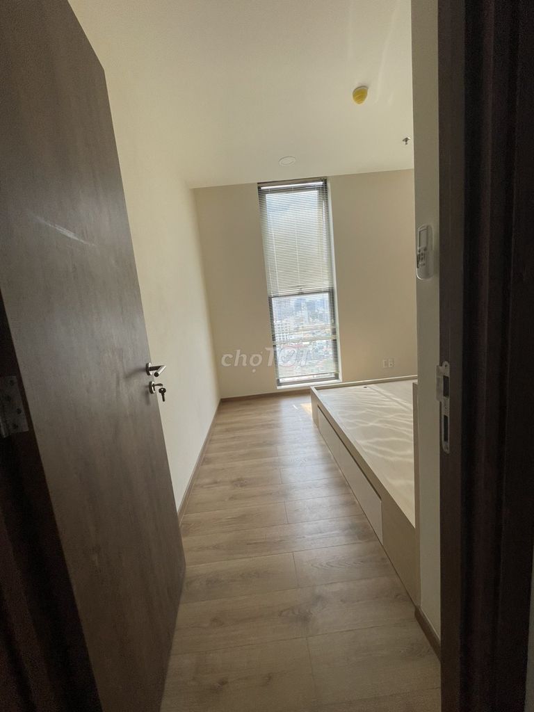 Rent an elevator apartment. Peso, area: 60 meters, two bedrooms, new home.