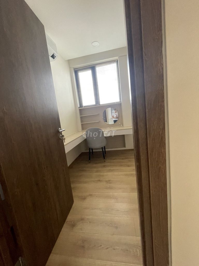Rent an elevator apartment. Peso, area: 60 meters, two bedrooms, new home.