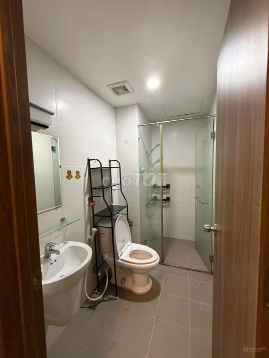 Rent the Goldora Plaza two bedrooms, 10 million vnds, 58 meters, full gear.