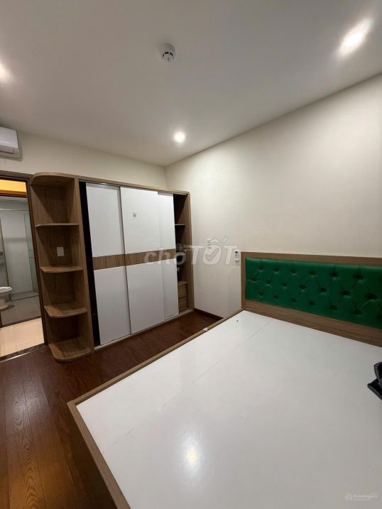 Rent the Goldora Plaza two bedrooms, 10 million vnds, 58 meters, full gear.