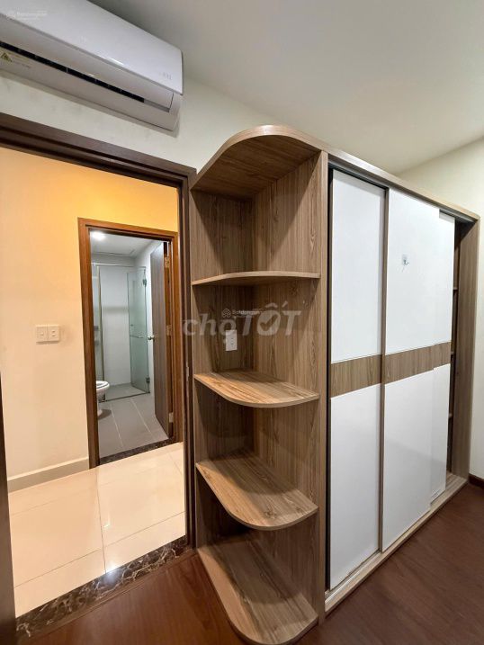 Rent the Goldora Plaza two bedrooms, 10 million vnds, 58 meters, full gear.