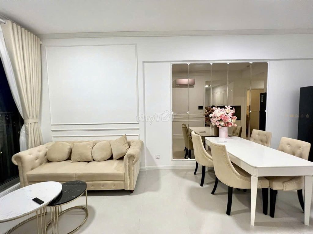 The Splendor apartment. Nguyễn Văn Dung. Gò Vấp. The area is 90 meters two, three bedrooms. Full interior.13 million