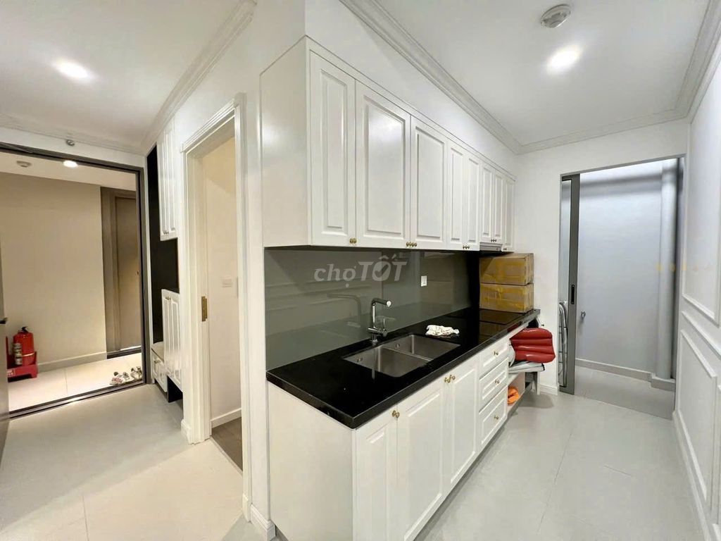 The Splendor apartment. Nguyễn Văn Dung. Gò Vấp. The area is 90 meters two, three bedrooms. Full interior.13 million