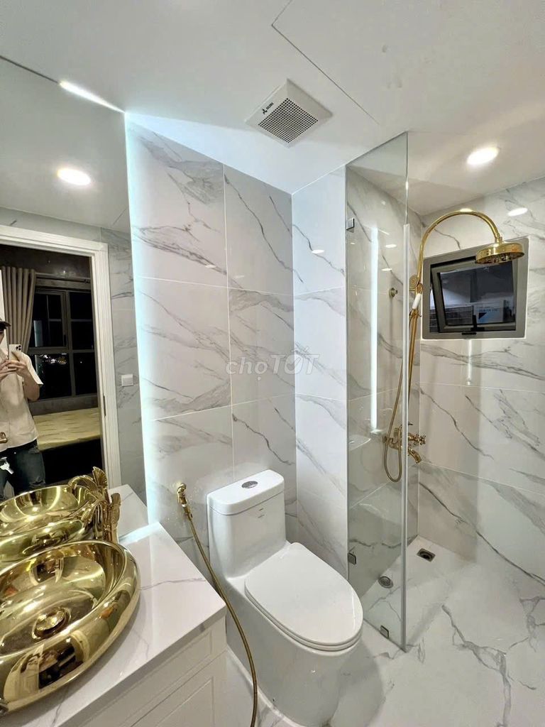 The Splendor apartment. Nguyễn Văn Dung. Gò Vấp. The area is 90 meters two, three bedrooms. Full interior.13 million