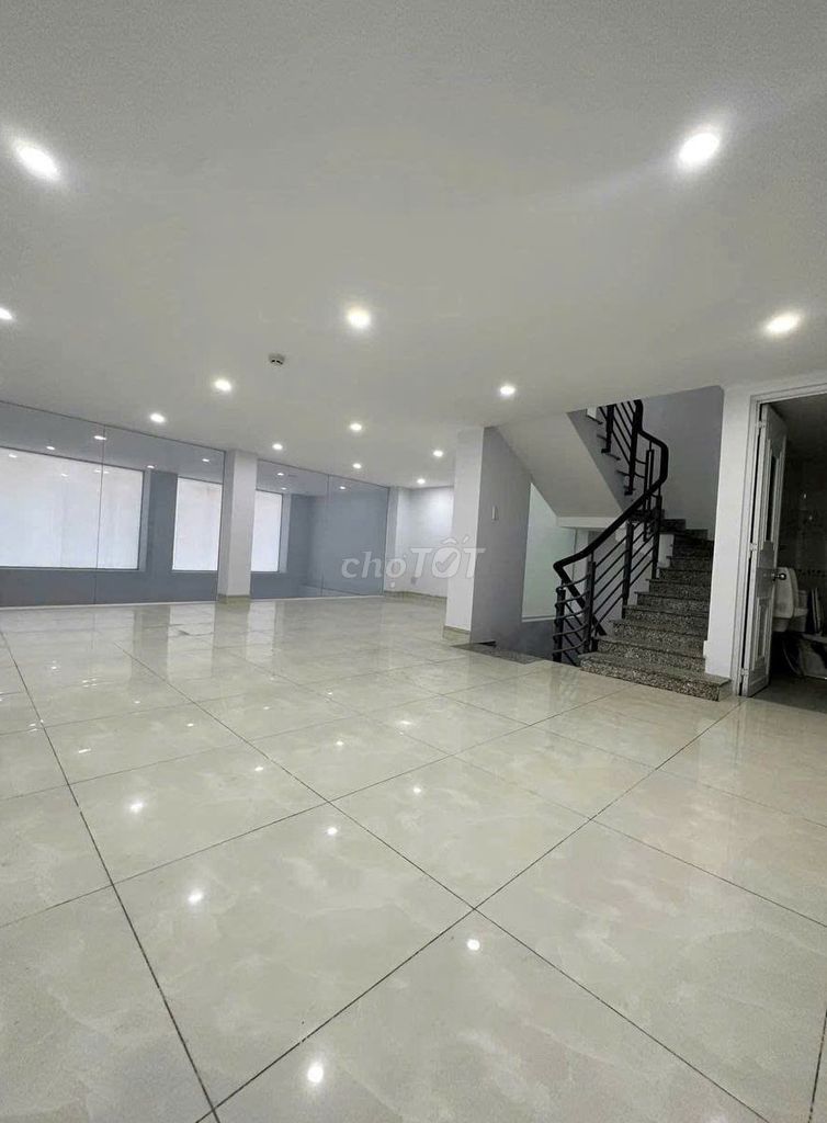 Need to rent a single house. 91 m A.Q.0000. 15 Q.Phú Nhuận