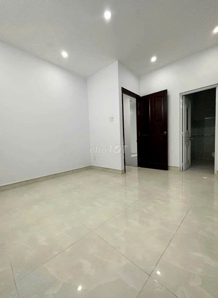Need to rent a single house. 91 m A.Q.0000. 15 Q.Phú Nhuận