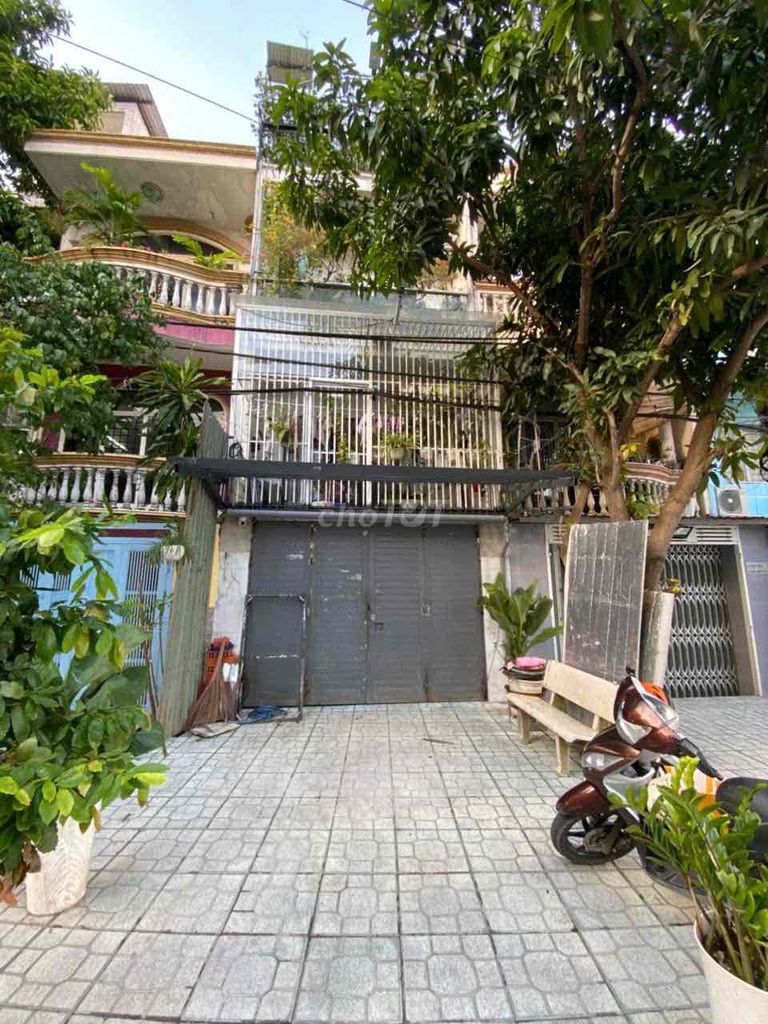 renting homes in front of an alley — Get In Right, Right Up to Business