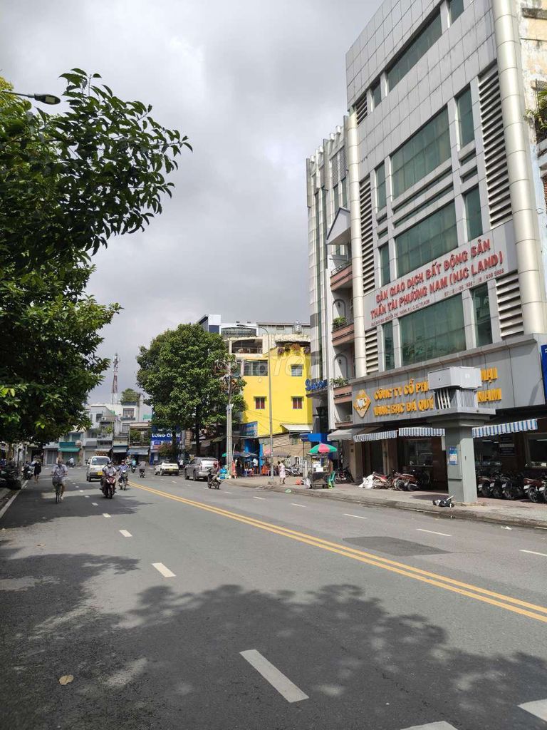 13 rooms in front of Nguyễn Chí Thanh.