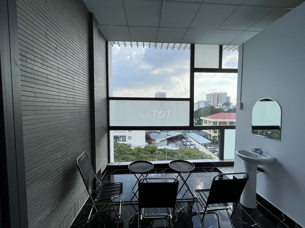 Top of the 5th, 10th District, Phú Nhuận - a total of 1.3 million a month.