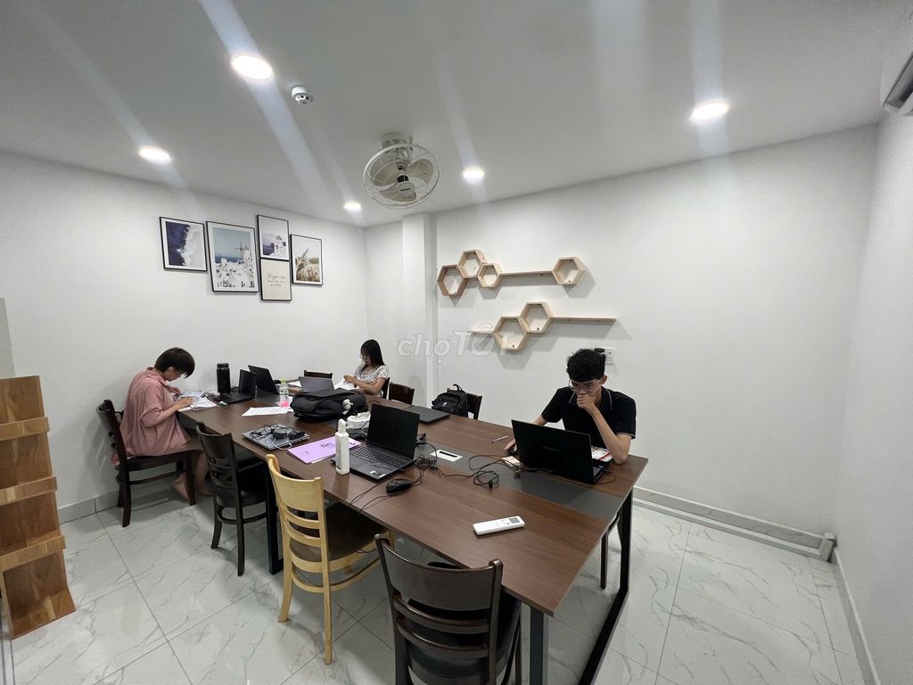 Top of the 5th, 10th District, Phú Nhuận - a total of 1.3 million a month.