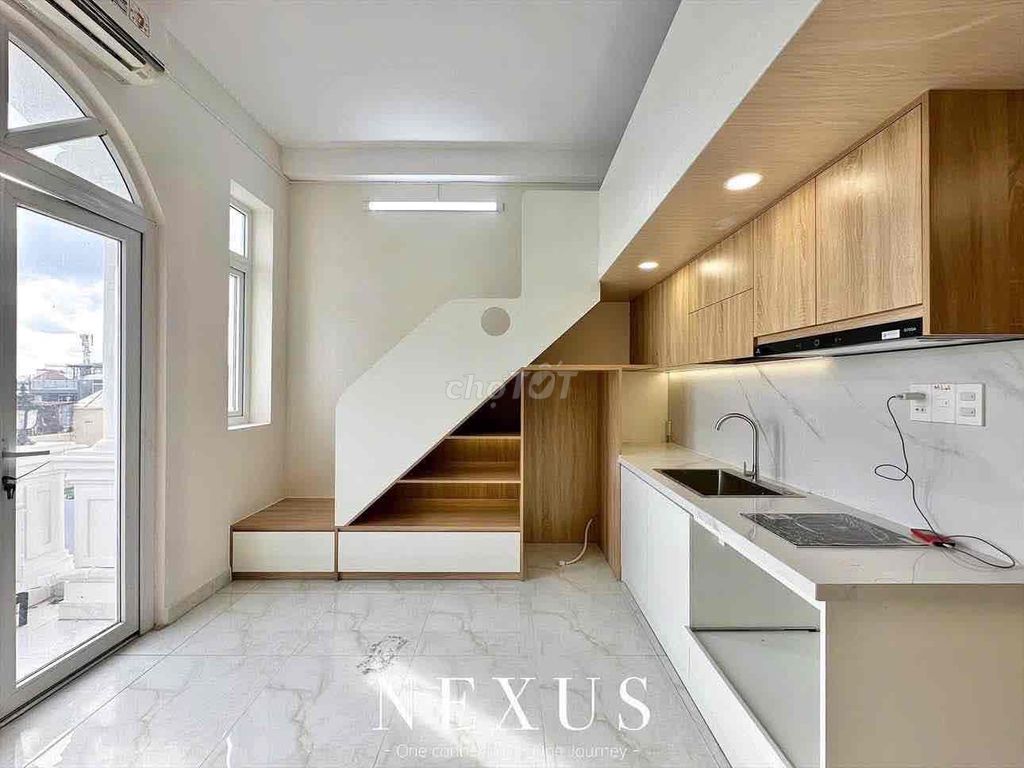 A nice apartment right here in the multi-party billionaire house.