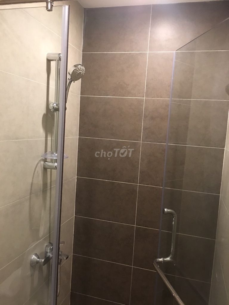 Three bedrooms central plaza (91 Phạm Văn Hai) - only 15 million a month.