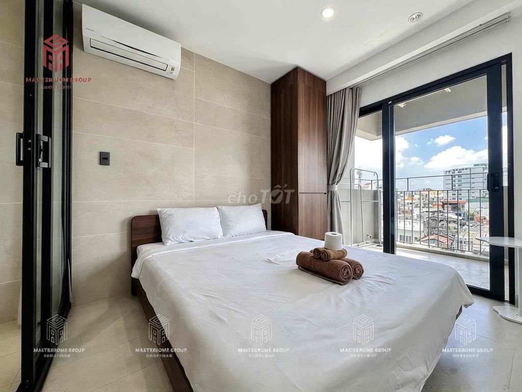 Rent a kitchen bedroom, cut out by the market. You're clear through District 1.