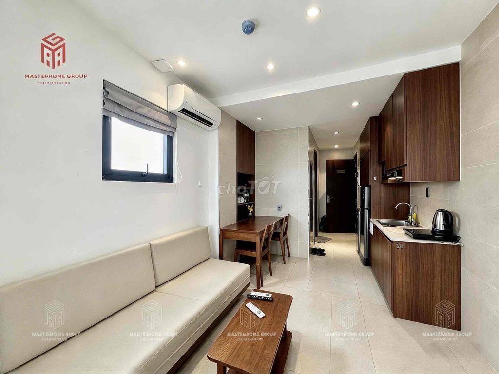 Rent a kitchen bedroom, cut out by the market. You're clear through District 1.