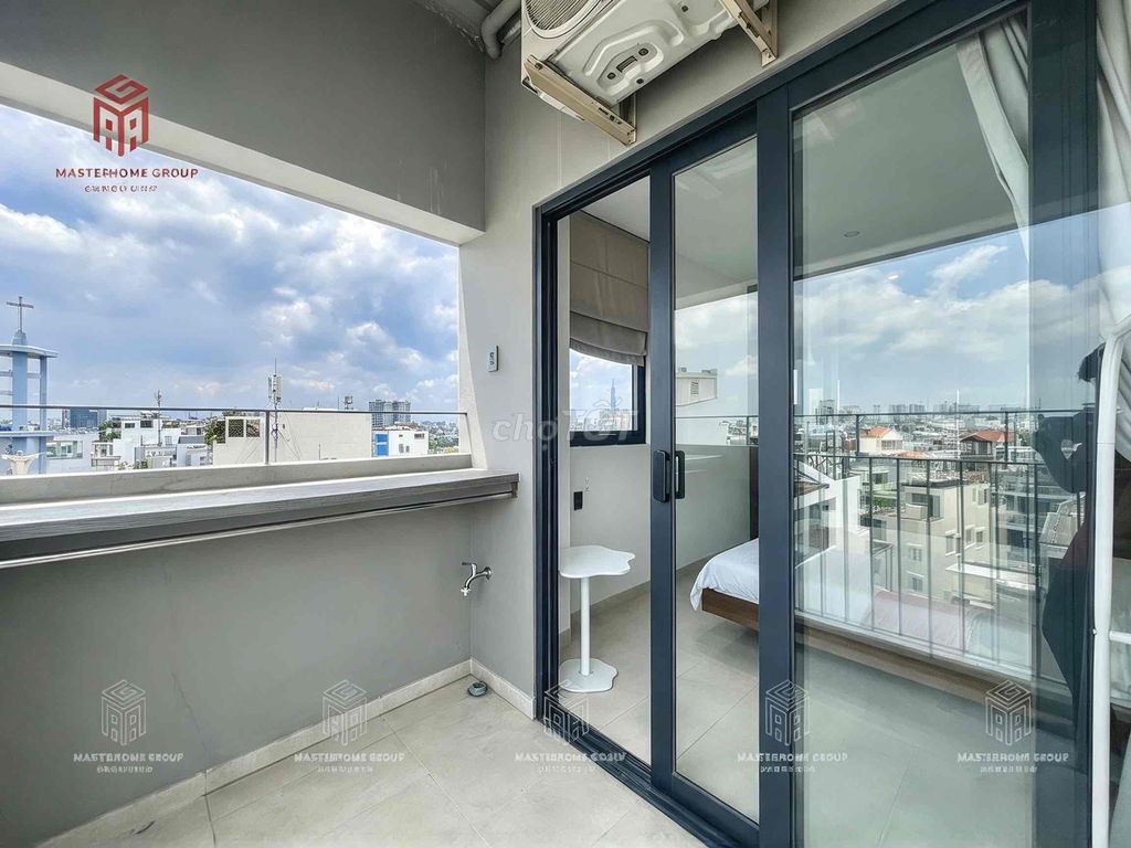 Rent a kitchen bedroom, cut out by the market. You're clear through District 1.