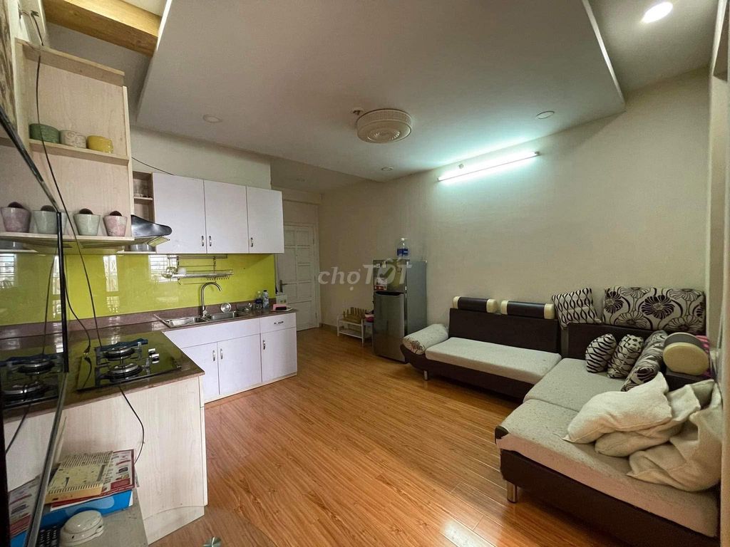 C/c Ruby Garden rents three bedrooms at 11 million a month. D/c: 0-2 Nguyễn Sỹ Sách