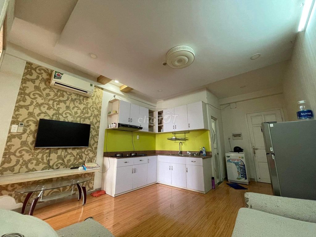 C/c Ruby Garden rents three bedrooms at 11 million a month. D/c: 0-2 Nguyễn Sỹ Sách