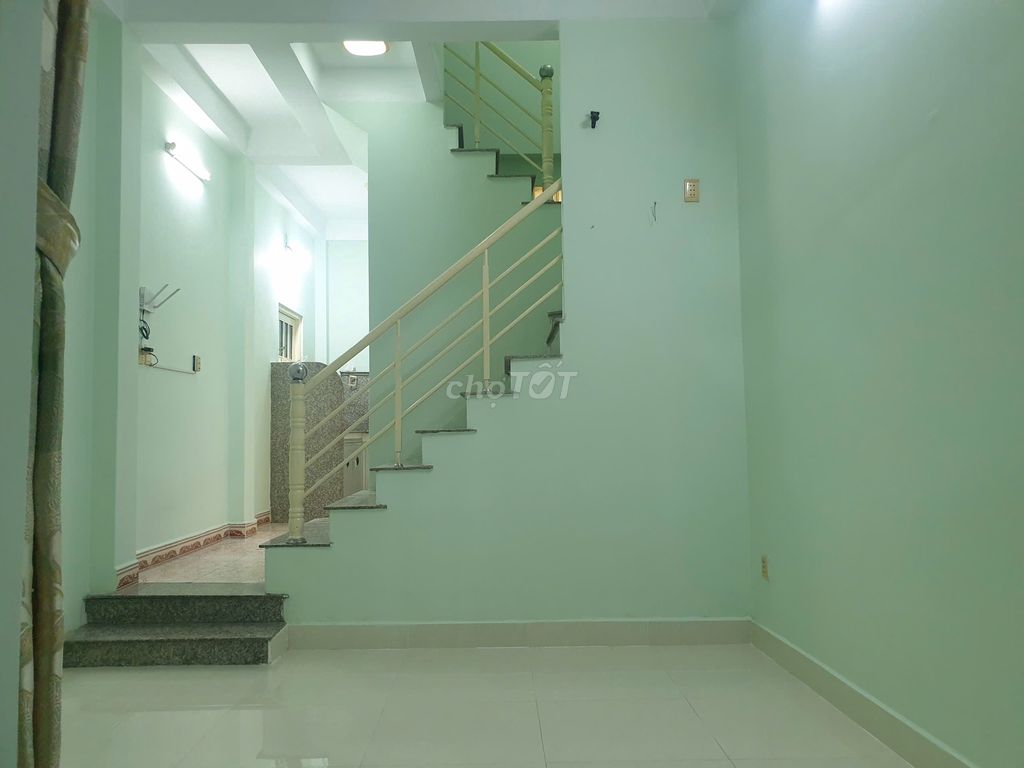 We'll rent the whole apartment. 1 st floor.