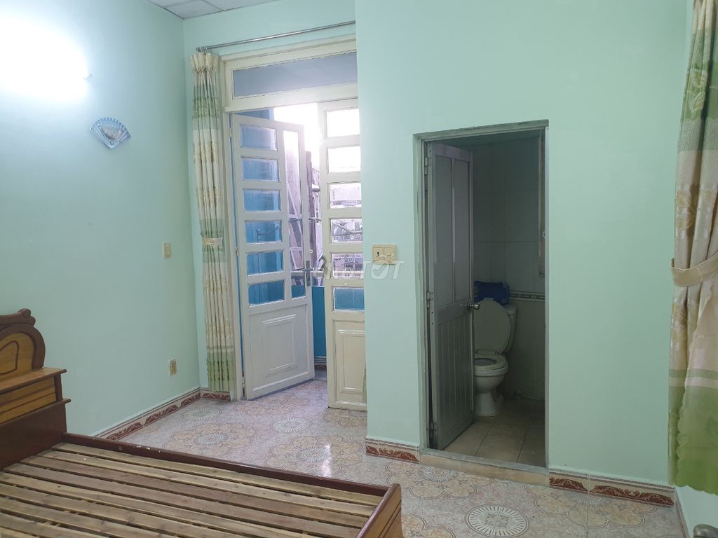 We'll rent the whole apartment. 1 st floor.