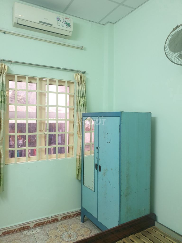 We'll rent the whole apartment. 1 st floor.