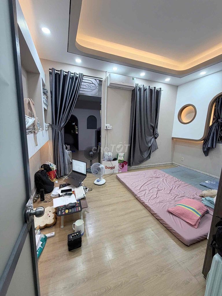 Large room, super-split balcony, park view, cash road