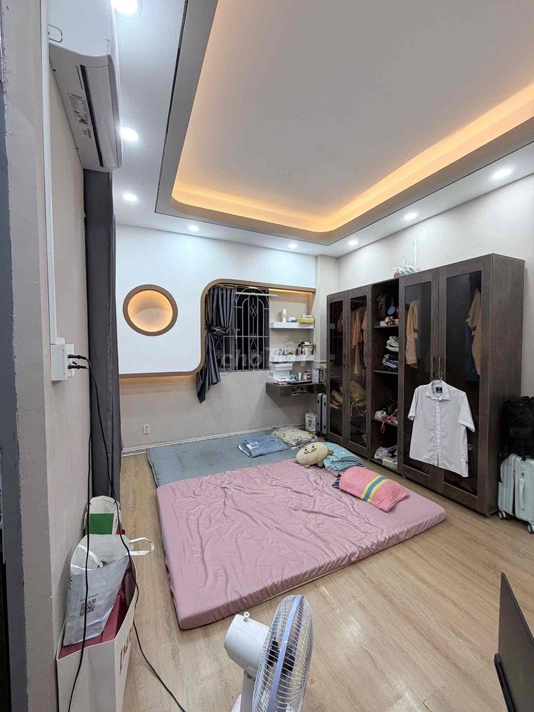 Large room, super-split balcony, park view, cash road