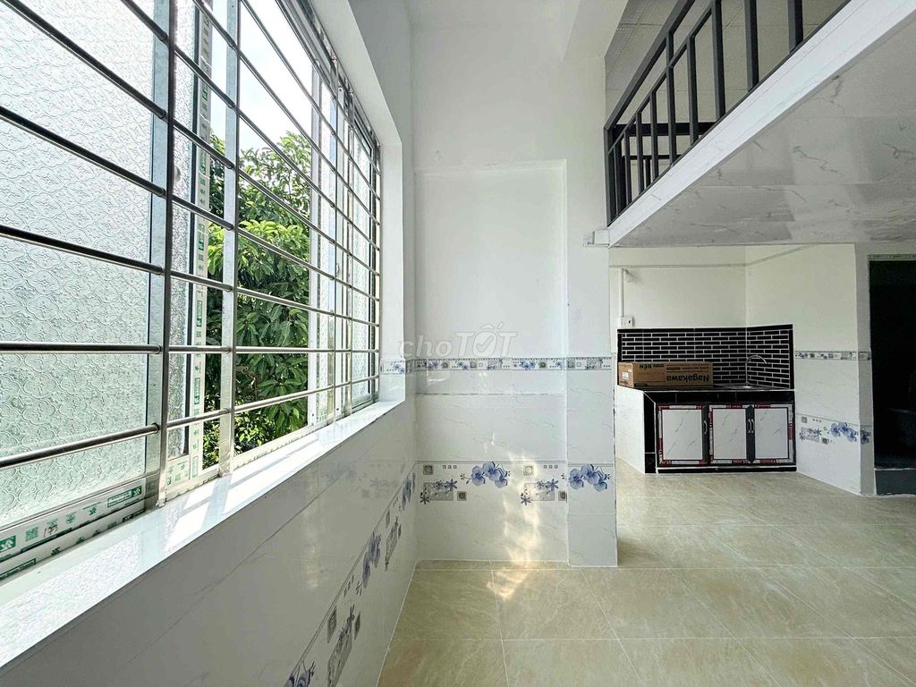 Rent a balcony room right here. Kênh Tân Hoá Tân Phú.