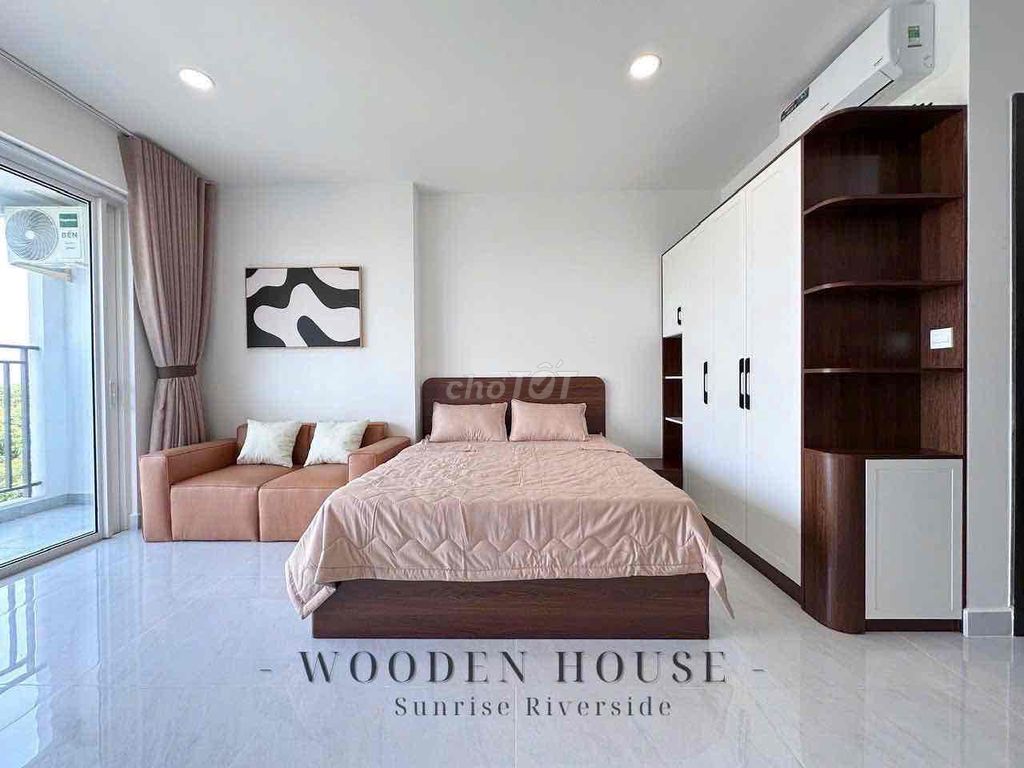 Rent a large, cheap, low-cost balconies at the center.
