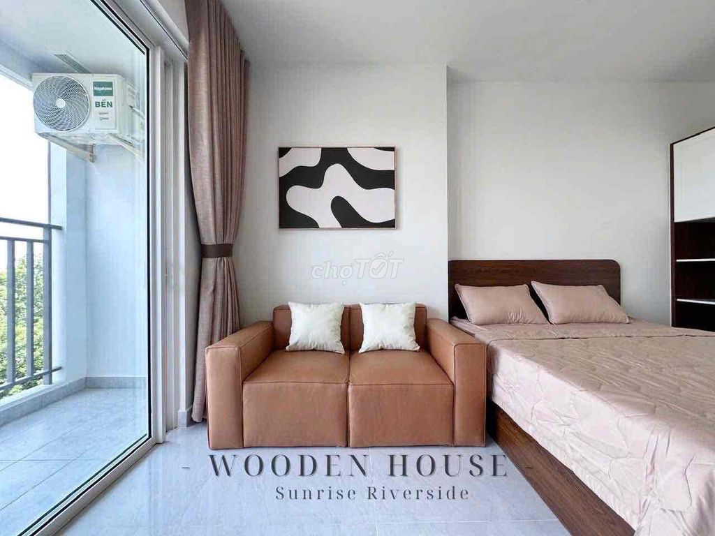 Rent a large, cheap, low-cost balconies at the center.