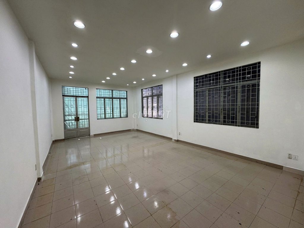 Rent 422 Lý Thái Tổ, District 10 – 5 X20 M, 4 floors - 70 million