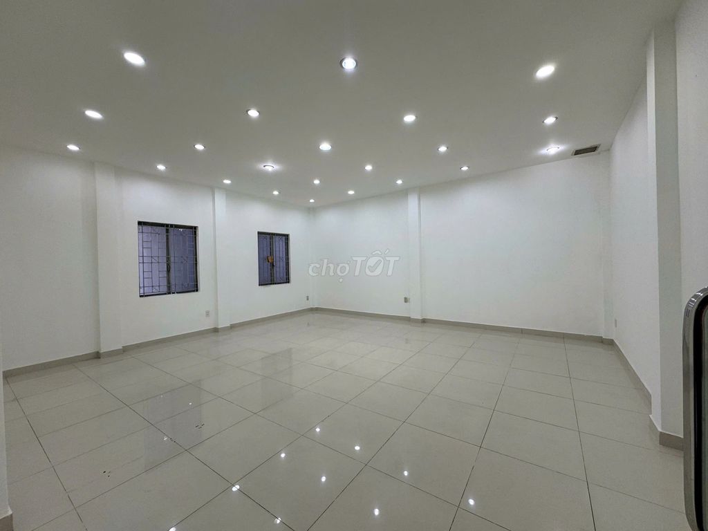 Rent 422 Lý Thái Tổ, District 10 – 5 X20 M, 4 floors - 70 million