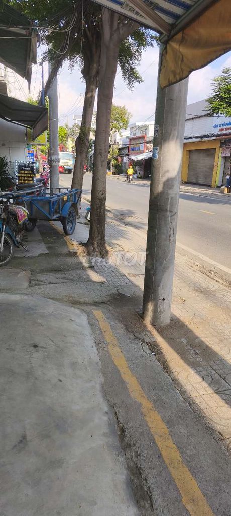 Rent Nguyễn Bình Nhà Bè's casher.