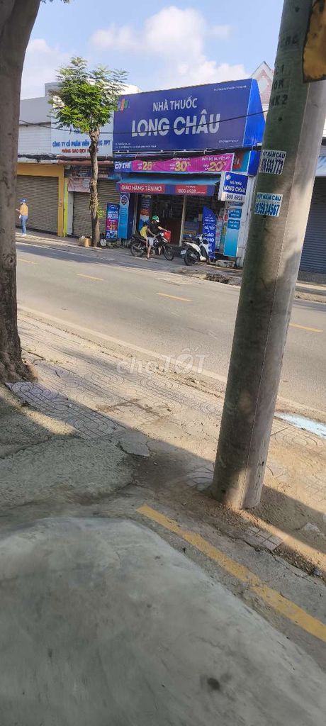 Rent Nguyễn Bình Nhà Bè's casher.