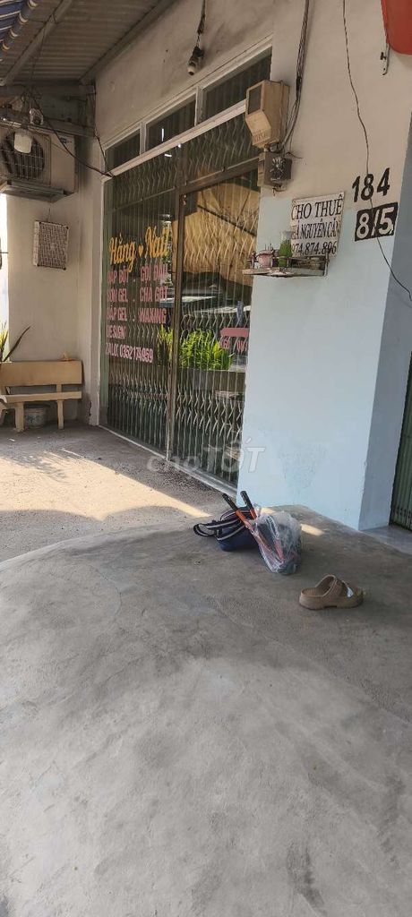 Rent Nguyễn Bình Nhà Bè's casher.