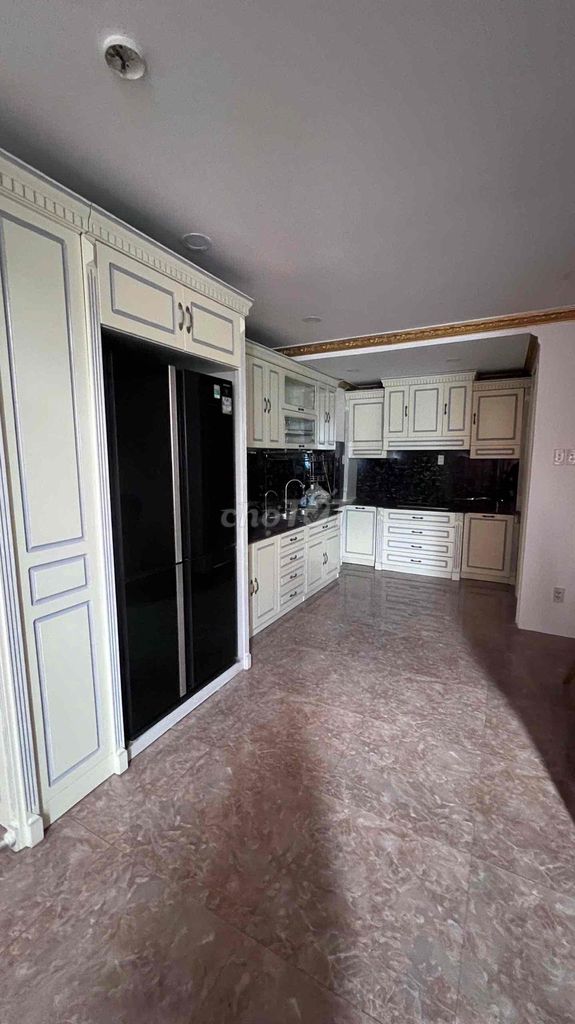 Rent an apartment New Saigon, Royal Family 3