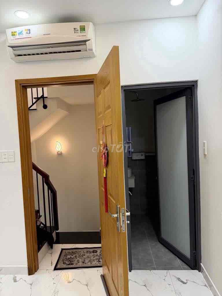 Rent the entire alley. 761 Hưng Phú.770 9, District 8/3 x8 meters per 2th floor.