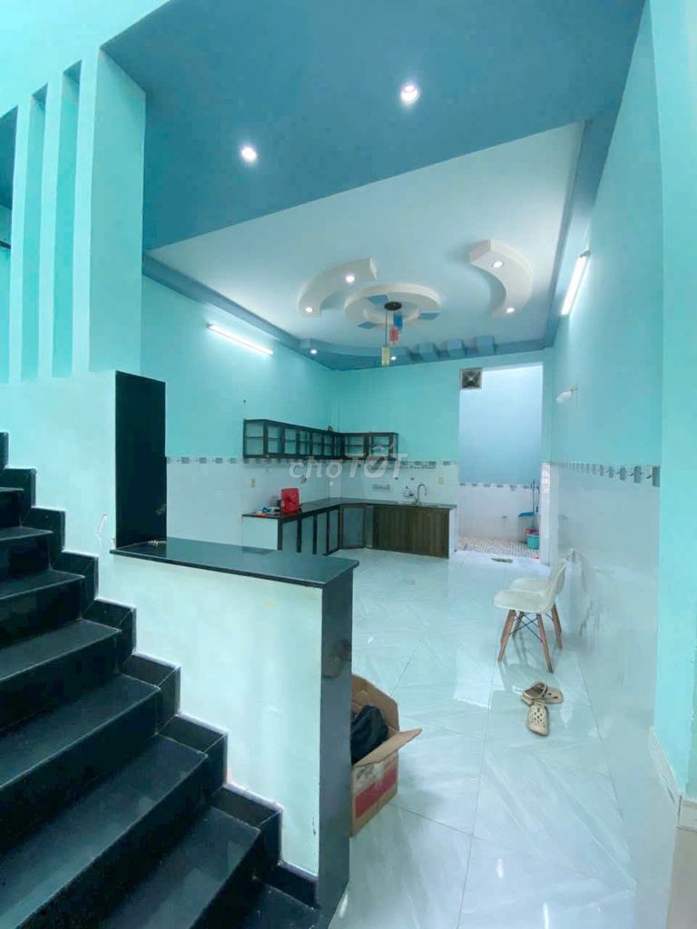 Rent the entire apartment. 5 Mq0 District 12.