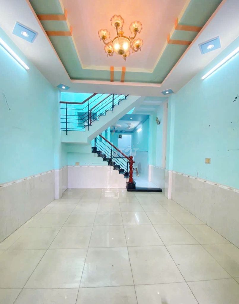 Rent the entire apartment. 5 Mq0 District 12.