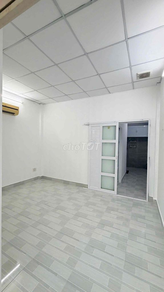 The owner rented three bedrooms. Two toilets.