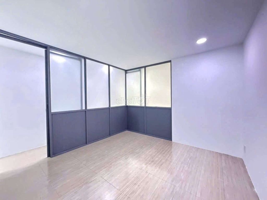 This is the very Emart 2 market - over 4.2 M - 3 bedroom - 2 air conditioning
